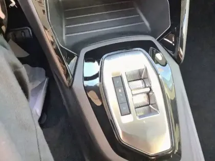 Photo 13 Peugeot 208  Hybrid 100 e-DCS6