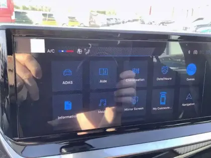 Photo 20 Peugeot 208  Hybrid 100 e-DCS6