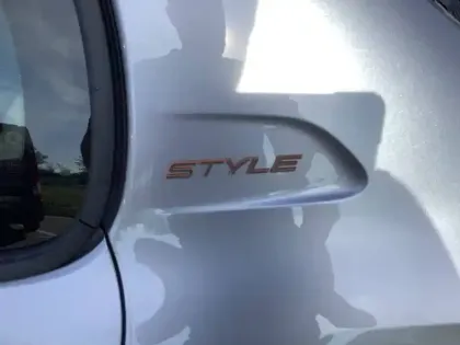 Photo 40 Peugeot 208  Hybrid 100 e-DCS6