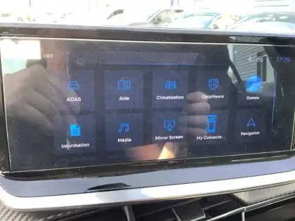 Photo 46 Peugeot 208  Hybrid 100 e-DCS6