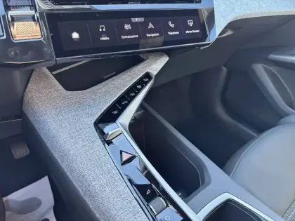 Photo 37 Peugeot 5008  Electrique 73 kWh 210 ch