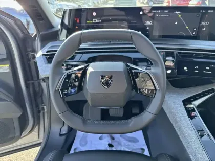 Photo 28 Peugeot 5008  Electrique 73 kWh 210 ch