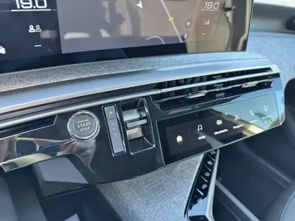 Photo 33 Peugeot 5008  Electrique 73 kWh 210 ch