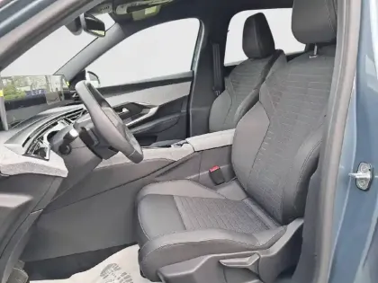 Photo 35 Peugeot 3008  Electrique 73 kWh 210 ch