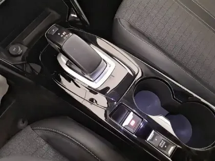 Photo 15 Peugeot 2008  Moteur électrique 136 ch