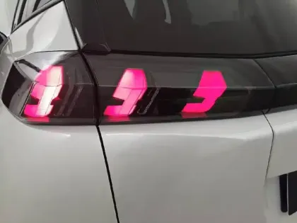 Photo 17 Peugeot 2008  Moteur électrique 136 ch