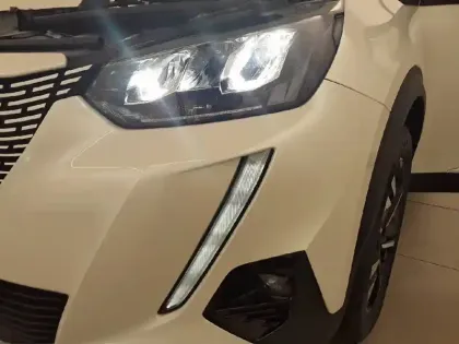 Photo 18 Peugeot 2008  Moteur électrique 136 ch