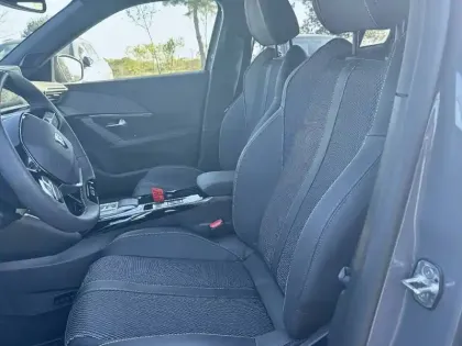 Photo 10 Peugeot 2008  Hybrid 145 e-DCS6