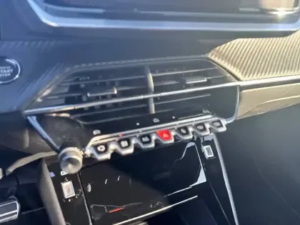 Photo 14 Peugeot 2008  Hybrid 145 e-DCS6