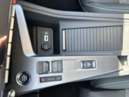 Photo 13 Peugeot 308  BlueHDi 130ch S&S EAT8