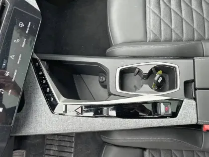 Photo 13 Peugeot 5008  Hybrid 136 e-DCS6