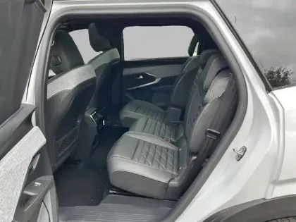 Photo 11 Peugeot 5008  Hybrid 136 e-DCS6