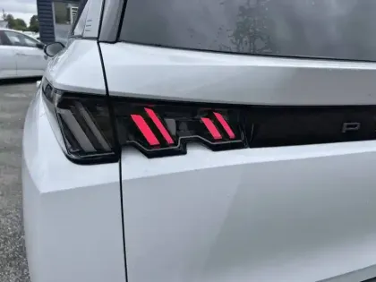 Photo 16 Peugeot 5008  Hybrid 136 e-DCS6