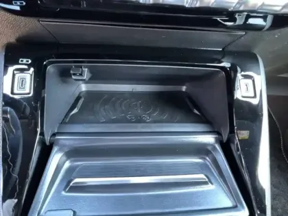 Photo 17 Peugeot 208  Electrique 51 kWh 156ch