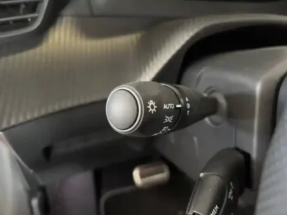 Photo 10 Peugeot 208  Electrique 50 kWh 136ch