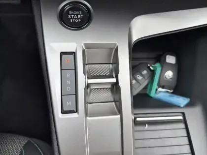 Photo 33 Peugeot 308  BlueHDi 130ch S&S EAT8