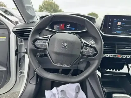 Photo 8 Peugeot 208  PureTech 100 S&S BVM6