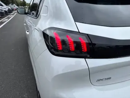 Photo 16 Peugeot 208  PureTech 100 S&S BVM6