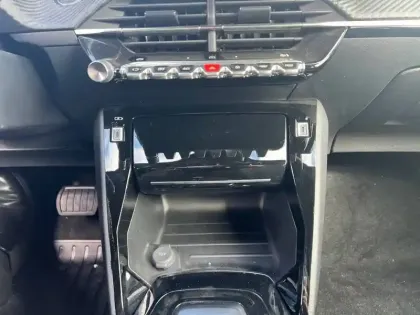 Photo 49 Peugeot 2008  Electrique 50 kWh 136 ch