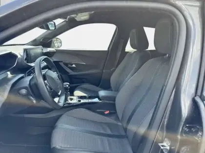 Photo 30 Peugeot 2008  PureTech 130 S&S BVM6