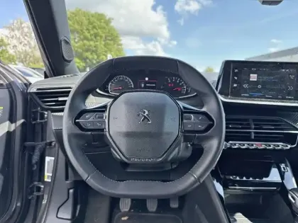 Photo 28 Peugeot 2008  PureTech 130 S&S BVM6