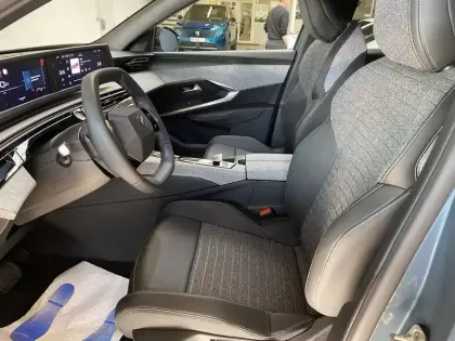 Photo 42 Peugeot 5008  Hybrid 136 e-DCS6