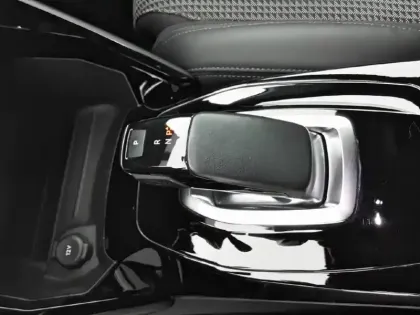 Photo 13 Peugeot 2008  Moteur électrique 136 ch