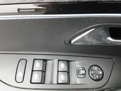 Photo 17 Peugeot 2008  Moteur électrique 136 ch