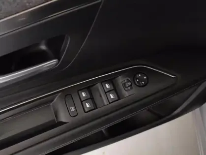 Photo 11 Peugeot 3008 Puretech 130ch S&S BVM6 Allure