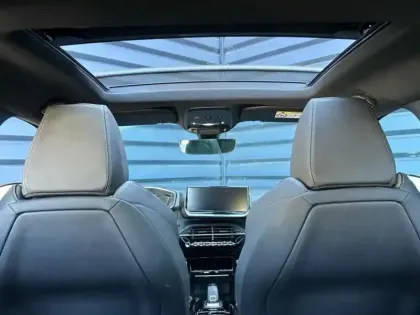 Photo 11 Peugeot 2008  1.2 PureTech 155ch S&S GT EAT8