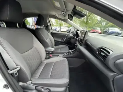 Photo 11 Toyota Yaris  116h Design 5p MC24