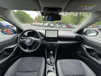 Photo 13 Toyota Yaris  116h Design 5p MC24