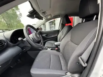 Photo 8 Toyota Yaris  116h Design 5p MC24