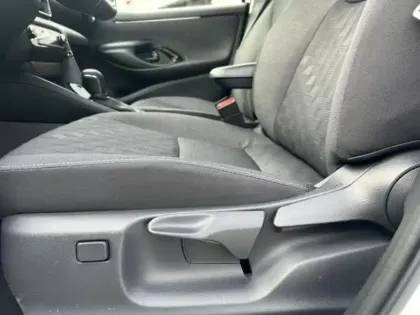 Photo 9 Toyota Yaris  116h Design 5p MC24