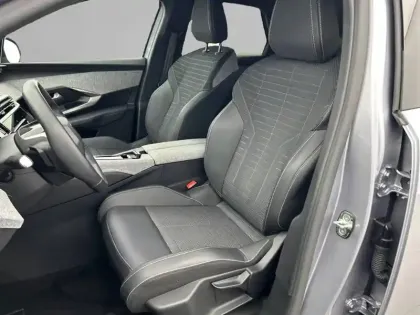 Photo 36 Peugeot 3008  Hybrid 136 e-DCS6