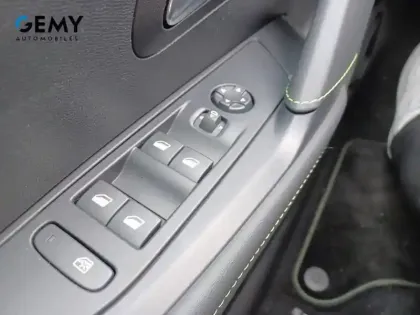 Photo 19 Peugeot 208  Hybrid 100 e-DCS6