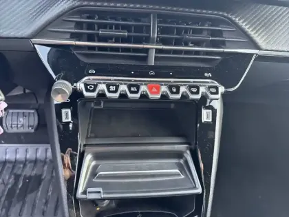 Photo 39 Peugeot 2008  Hybrid 145 e-DCS6