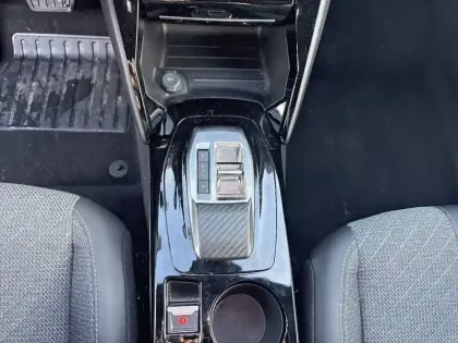 Photo 34 Peugeot 2008  Hybrid 145 e-DCS6