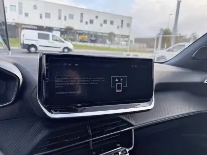 Photo 40 Peugeot 2008  Hybrid 145 e-DCS6