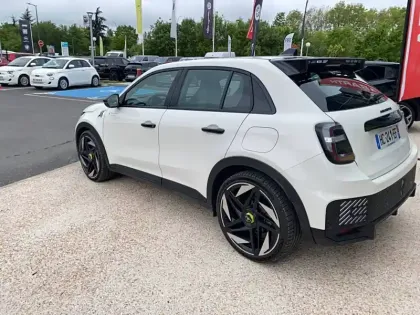 Photo 41 Abarth 600  e 240 ch