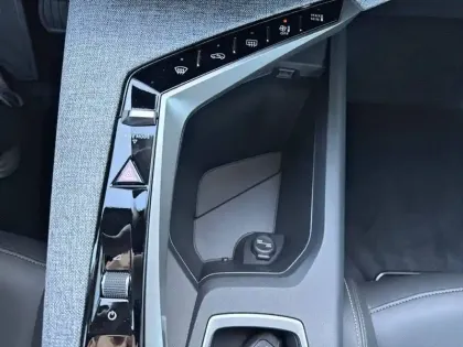 Photo 18 Peugeot 3008  Hybrid 136 e-DCS6