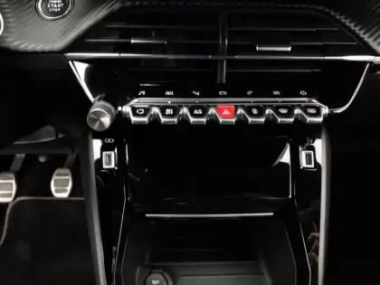 Photo 19 Peugeot 208  PureTech 100 S&S BVM6 GT