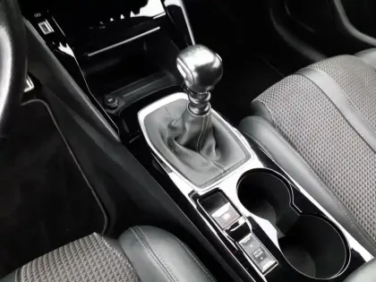 Photo 23 Peugeot 208  PureTech 100 S&S BVM6 GT