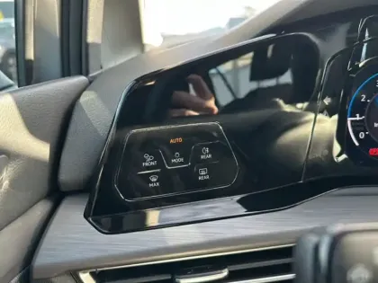 Photo 27 Volkswagen Golf  SW 1.5 eTSI OPF 150 DSG7