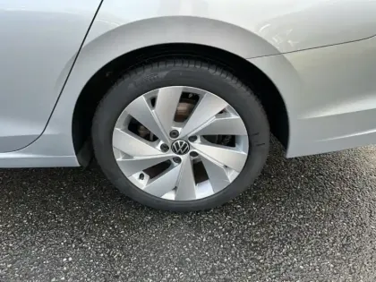 Photo 8 Volkswagen Golf  SW 1.5 eTSI OPF 150 DSG7