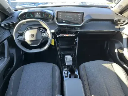 Photo 63 Peugeot 2008  Electrique 50 kWh 136 ch