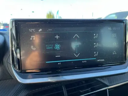 Photo 62 Peugeot 2008  Electrique 50 kWh 136 ch