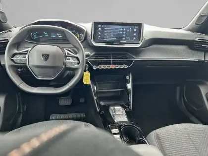Photo 71 Peugeot 2008  Electrique 50 kWh 136 ch
