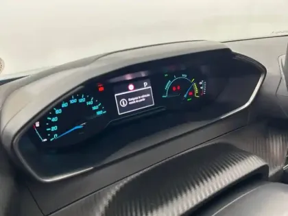 Photo 73 Peugeot 2008  Electrique 50 kWh 136 ch