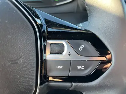 Photo 61 Peugeot 2008  Electrique 50 kWh 136 ch